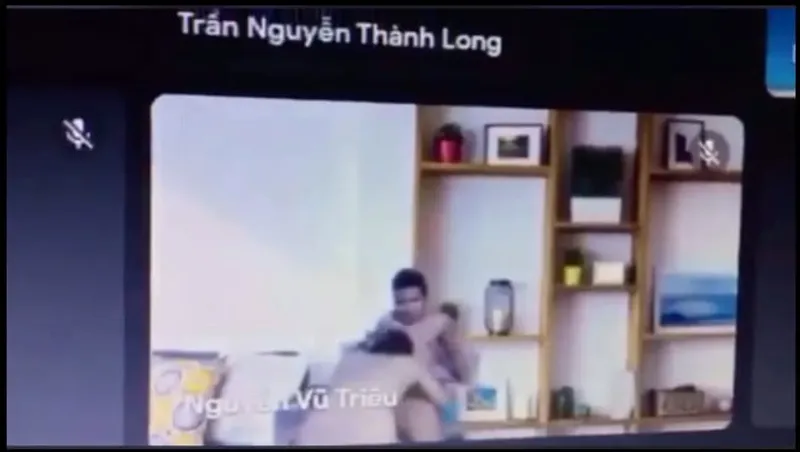 Học online quên không tắt camera lộ cảnh nhân tình đang mút mút